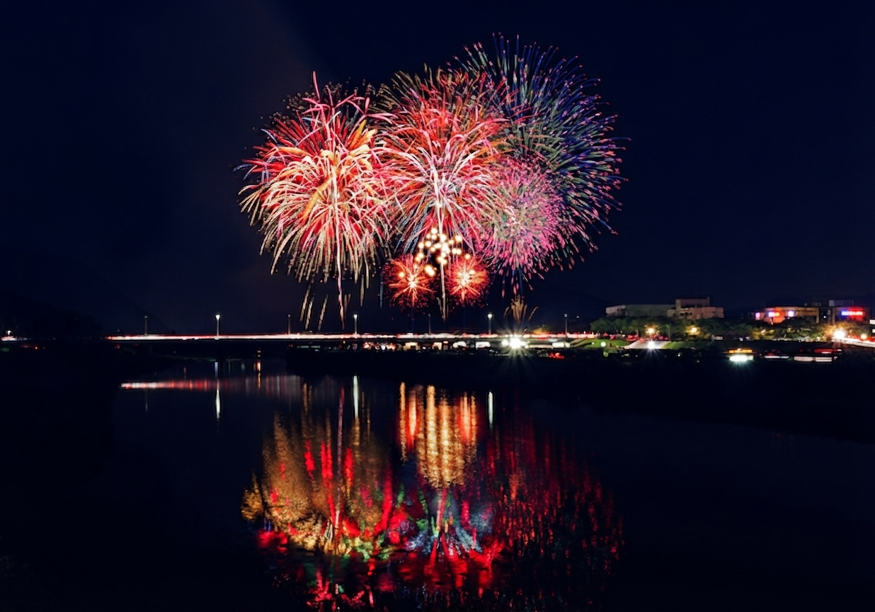水面を染める五夜連続の連発花火